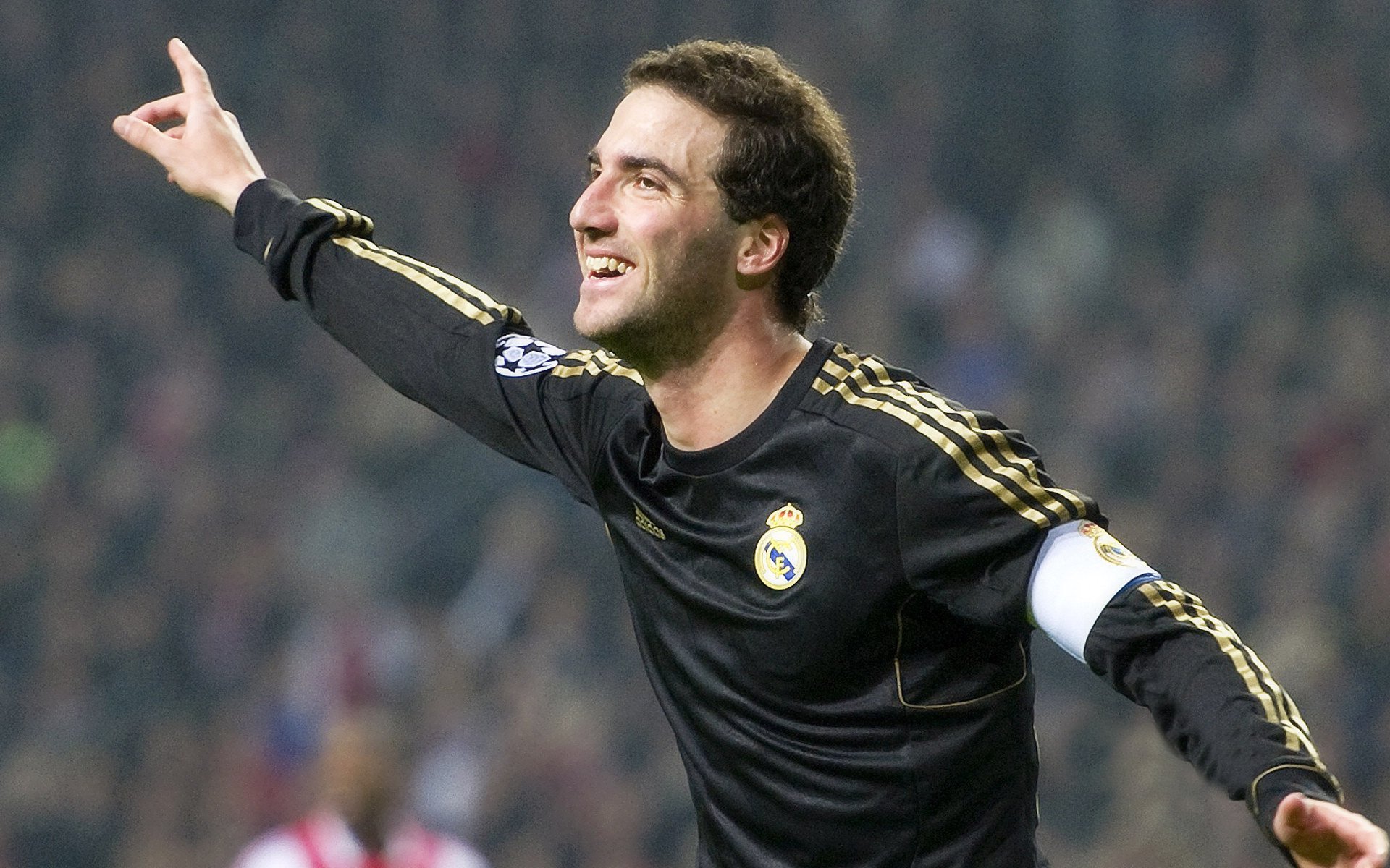 综合格斗赛场焦点！克罗地亚队对阵日本队，压哨绝杀，引爆全场观众欢呼